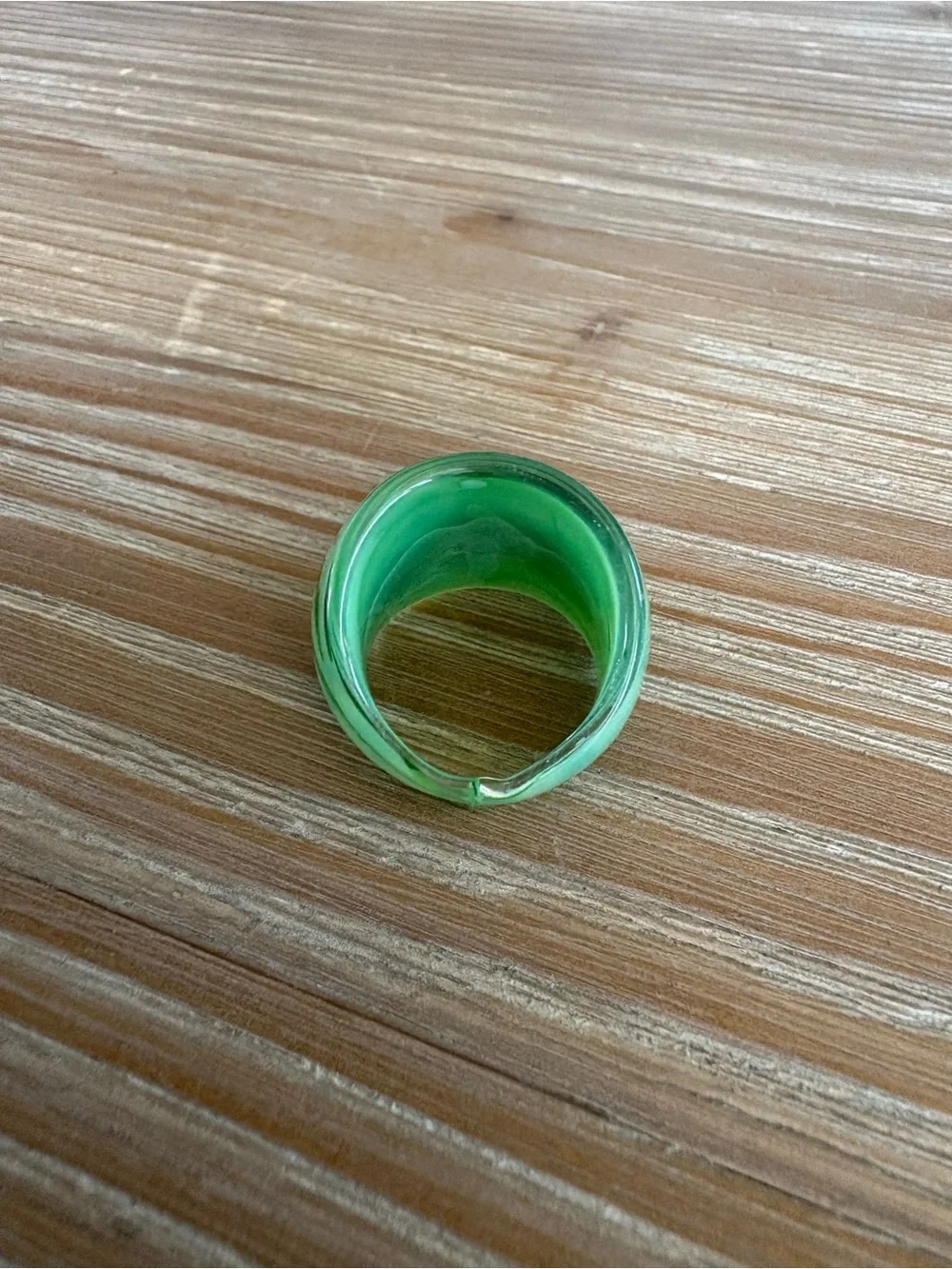 Green Glass Swirl Statement Ring - Size 8 - Picture 5 of 6